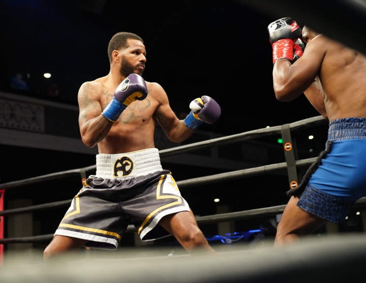 dirrell-davis-fight (30)