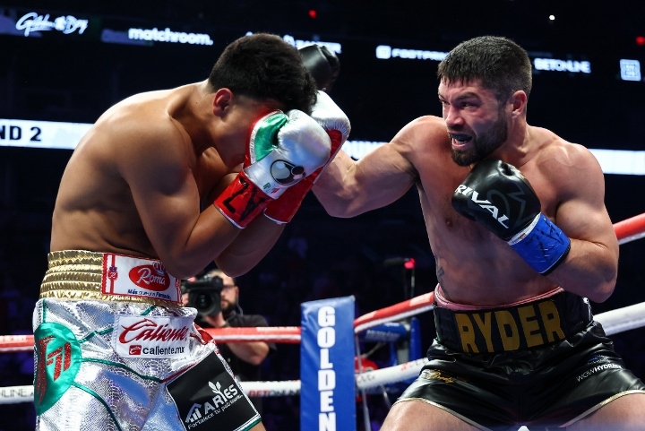 munguia-ryder-fight (13)